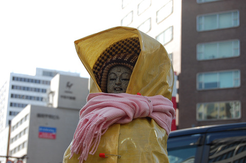 風雪に耐える｜天神、渡辺通のお地蔵さん