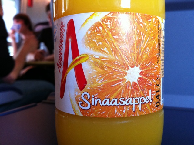 オランダのオレンジジュース｜Sinaasappel=中国のりんご