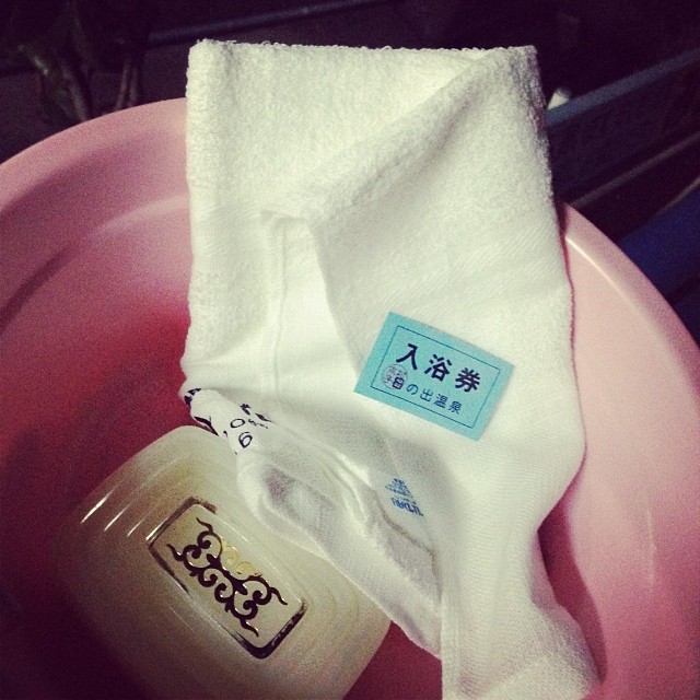 風呂入る。温泉銭湯!