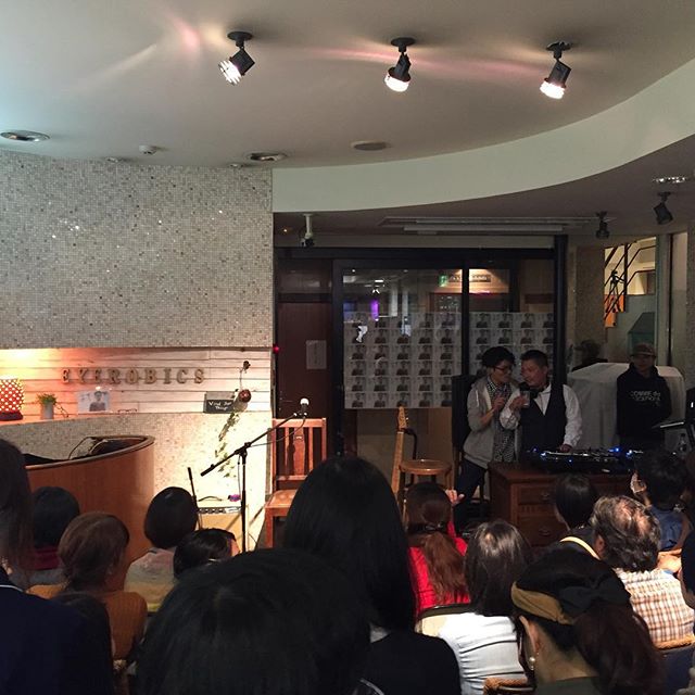 今からメガネ屋さんで長岡亮介のライブ。 今からメガネ屋さんで長岡亮介のライブ。
