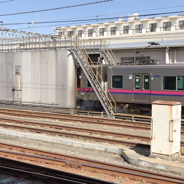 電車もシャワー浴びる。