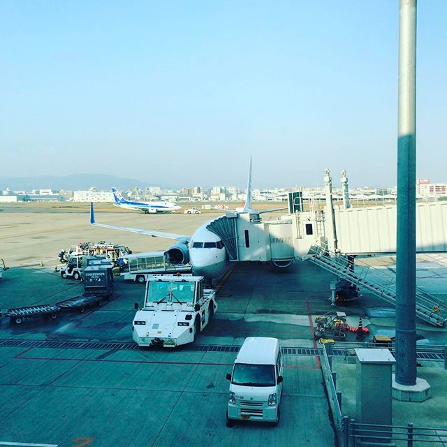 福岡→大阪の飛行機でボーディグブリッジありなのは久しぶり。