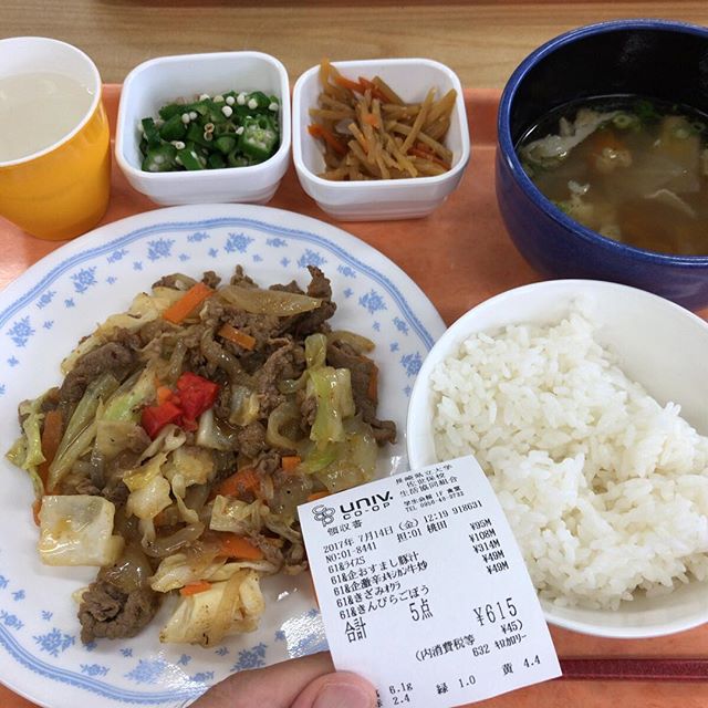 今日は高くなっちゃった。激辛メキシカン牛炒め、オクラ、キンピラ、すまし豚汁。#今日の昼ごはん