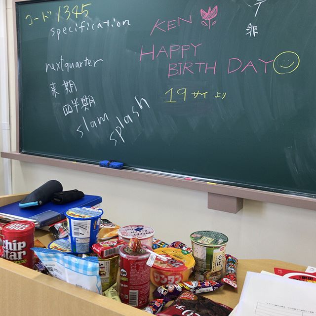 時間経ってしまいましたが、学生の皆さんに誕生日を祝ってもらいました！感無量！！（引き換えに単位を要求されたけどw）みんなありがとー！