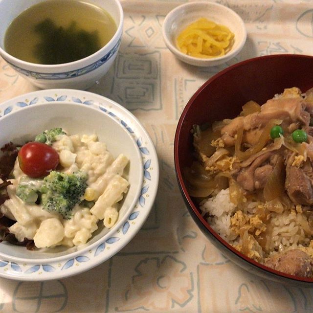 親子丼650円。よその食堂ではなんでも物珍しく見えたので結構迷った上での選択。