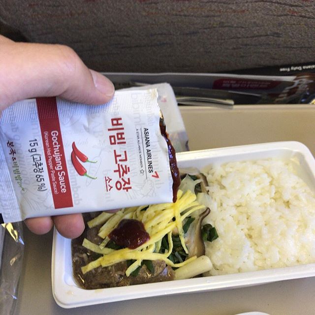90分ほどでついちゃうのに機内食でたよ。もちろん、ピビンバ!コチュジャンも。#asiana