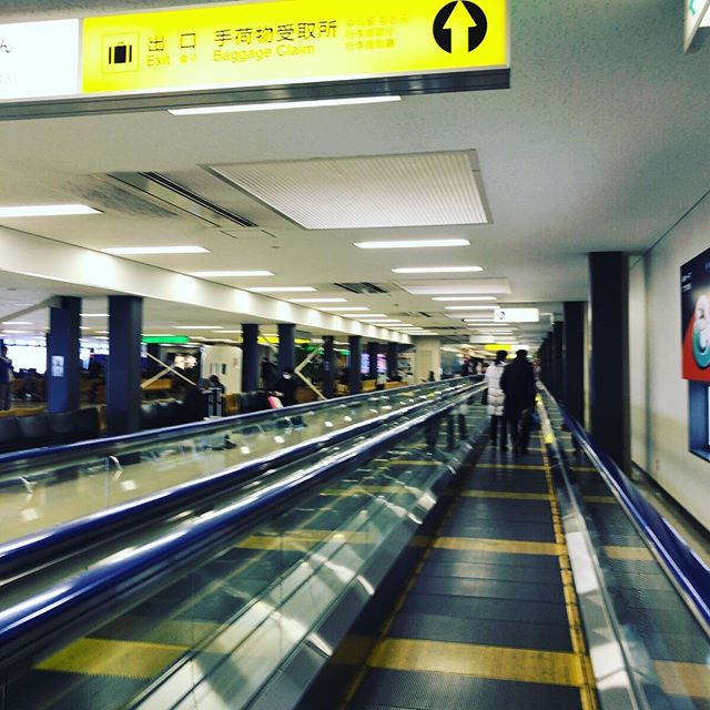 伊丹空港到着。これから神戸に移動するよ。#今日の一点透視図法