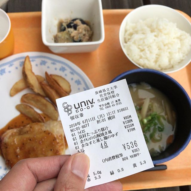 オクラが売り切れてた。。のでナスと蒸し鶏の胡麻和え。#今日の昼ごはん