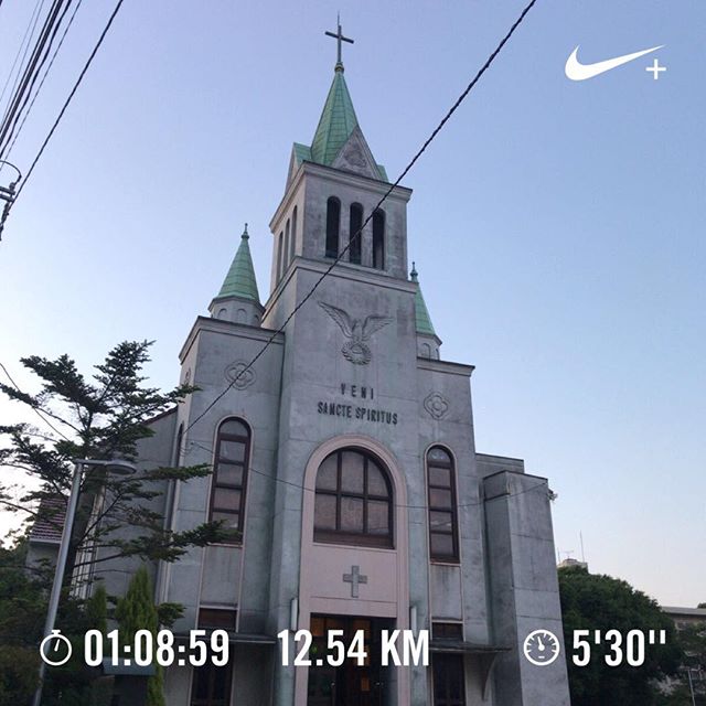 ウチからちょうど1キロ地点がこの教会。温度と湿度が気持ちいいので多めに走れる。#run #running #ラン #ランニング #ハシリマスタグラム  #ハシリマシタグラム