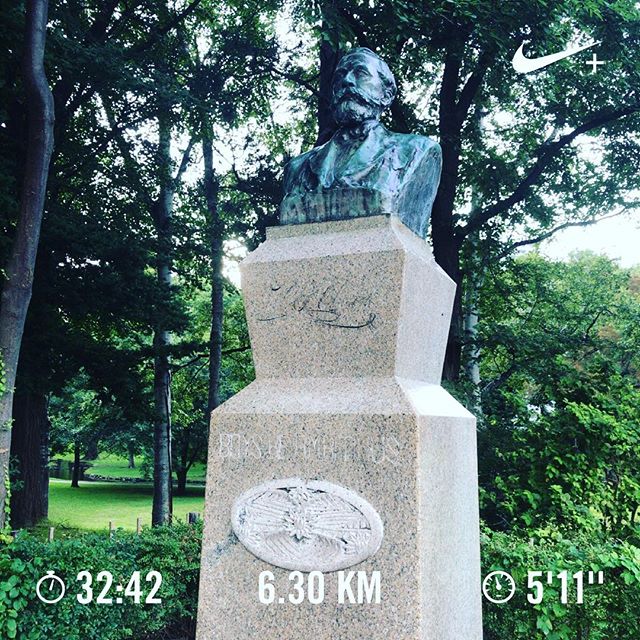 Boys, be ambitious. 知らない街を走るの気持ちいい。しかも早朝に。#ランニング #ジョギング #running