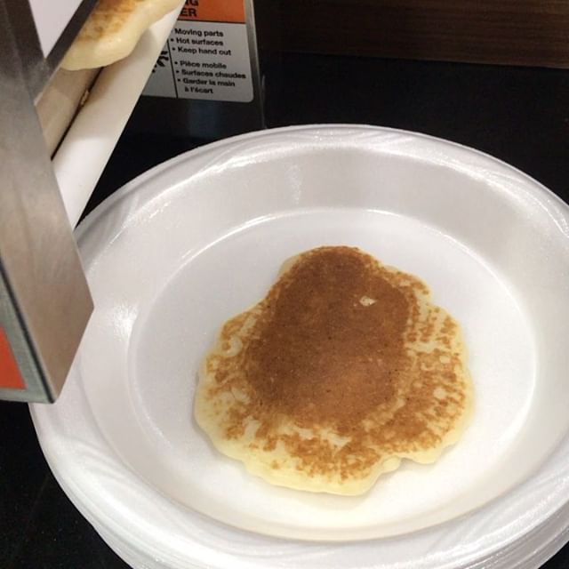 ホテルの朝食@ダラス。パンケーキマシーン!