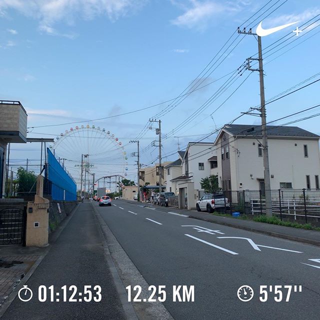 近所の遊園地（かなり急な坂を登った丘の上にある）を通り過ぎて多摩川まで下り、橋を渡るというのが今日の目的地でした。#running #jogging #ランニング #ジョギング  #nrc #今日の一点透視図法