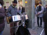 03/12/08 道路で演奏 steeldrumspieler