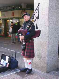 03/12/01 路上の音楽 スコットランド人